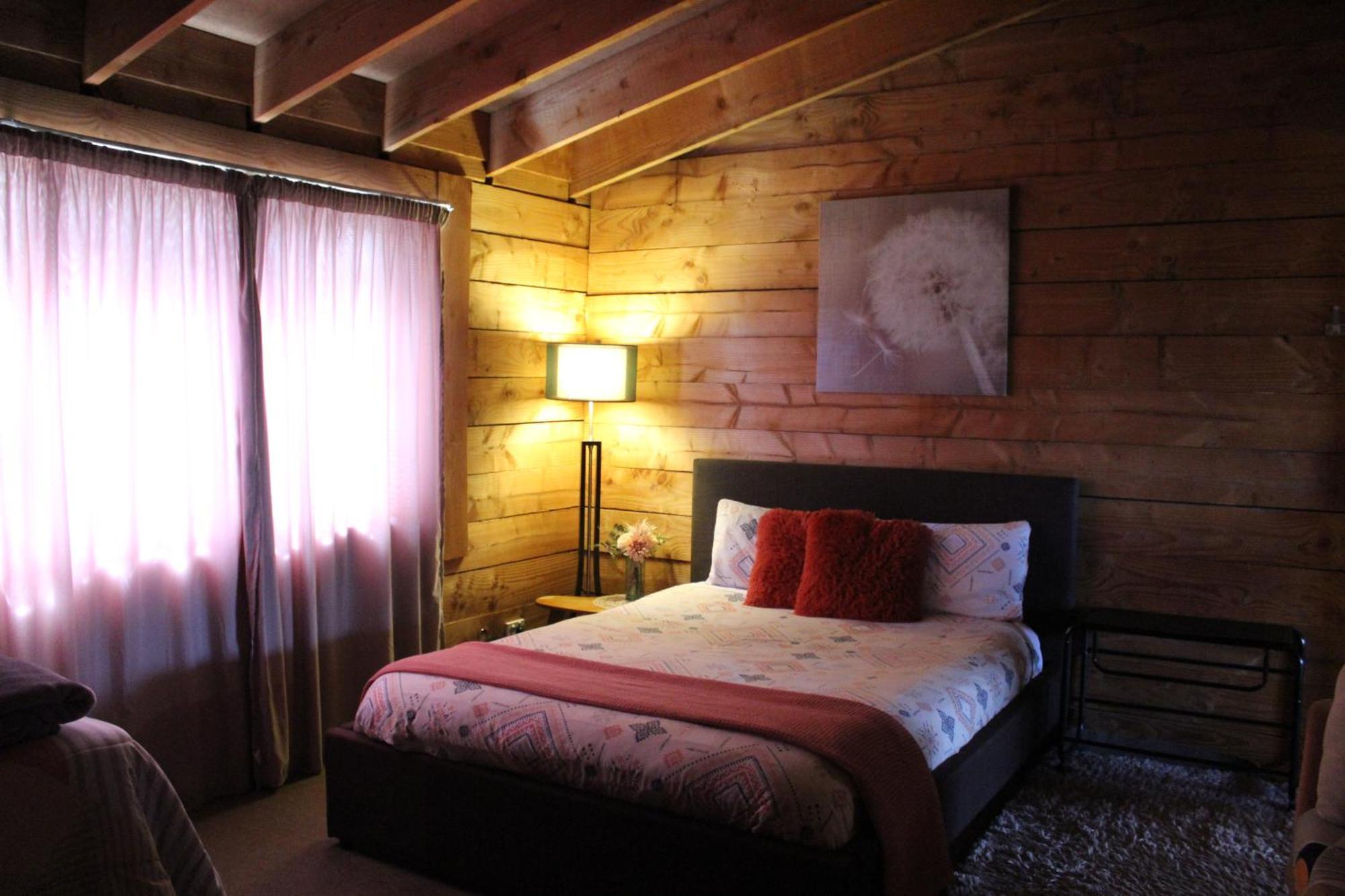 Hot Spa Log Fire Up To 16 Guests Rotorua
