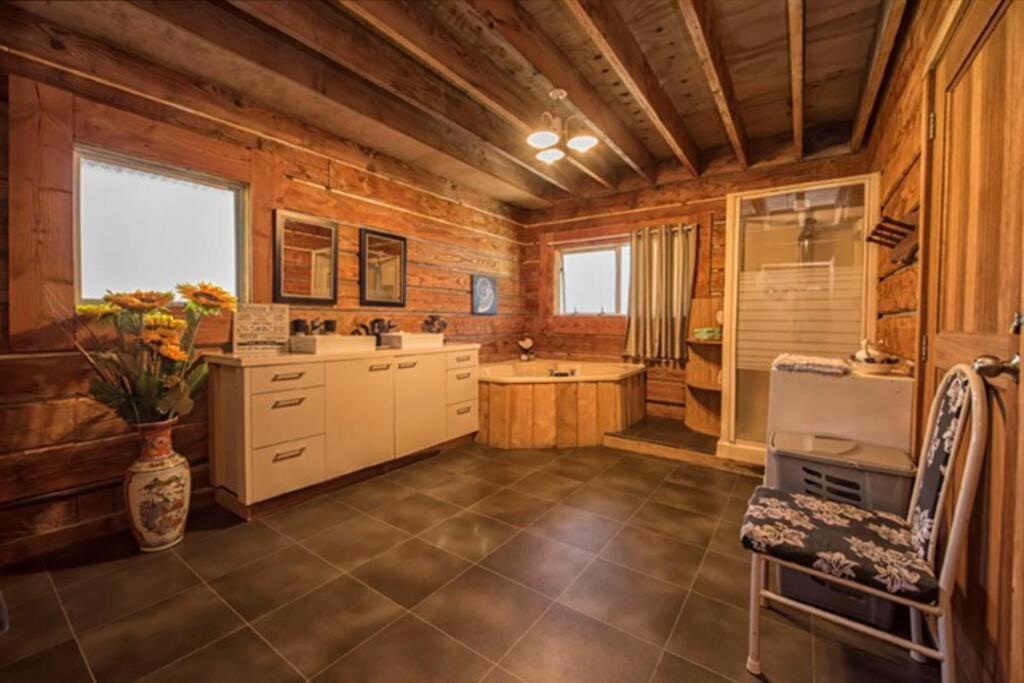 Hot Spa Log Fire Up To 16 Guests