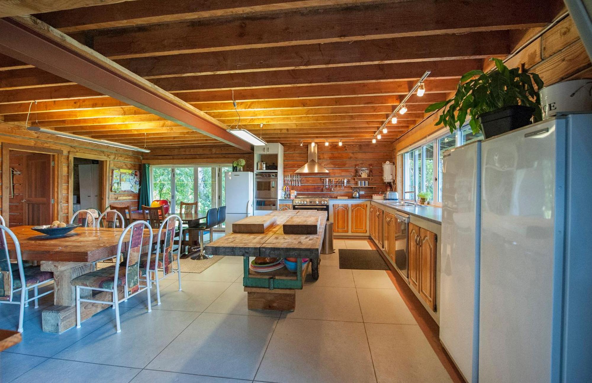 Hot Spa Log Fire Up To 16 Guests